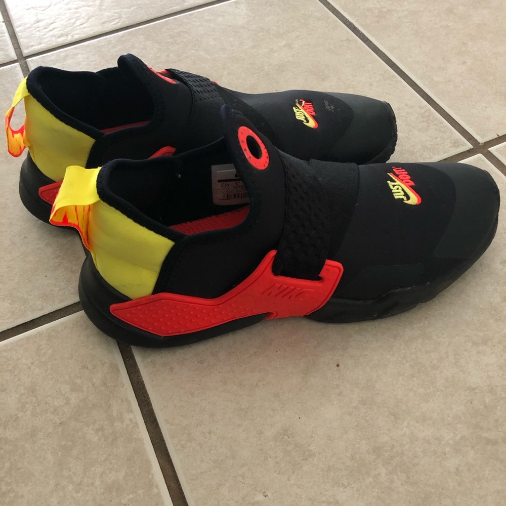 NIKE shoes